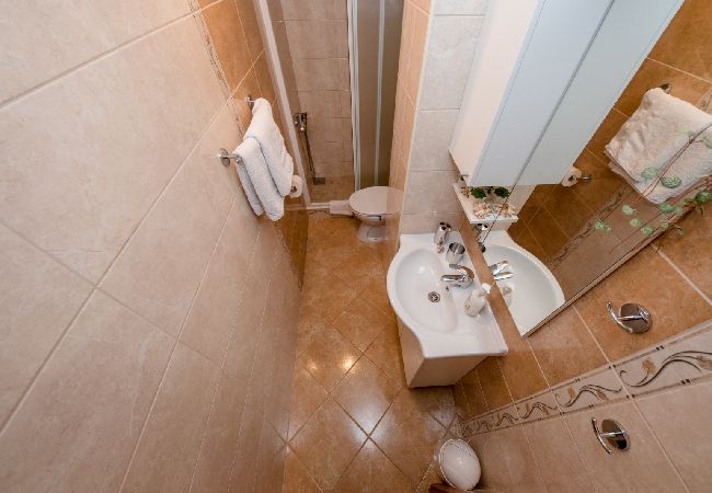 Ferienwohnung in Mundanije - Ferienwohnung in Mundanije mit Meerblick, Terrasse, Klimaanlage, W-LAN (3748-3) Ferienwohnung in Mundanije - Ferienwohnung in Mundanije mit Meerblick, Terrasse, Klimaanlage, W-LAN (3748-3)