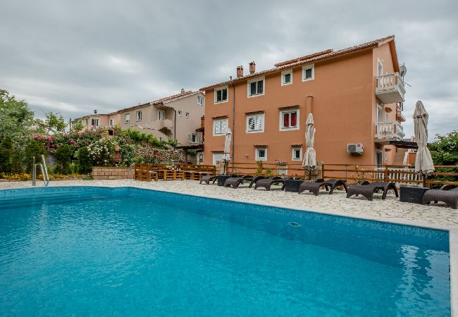 Ferienwohnung in Mundanije - Ferienwohnung in Mundanije mit Meerblick, Terrasse, Klimaanlage, W-LAN (3748-3) Ferienwohnung in Mundanije - Ferienwohnung in Mundanije mit Meerblick, Terrasse, Klimaanlage, W-LAN (3748-3)