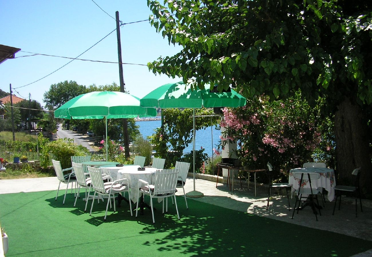 Ferienwohnung in Supetarska Draga - Ferienwohnung in Supetarska Draga mit Meerblick, Terrasse, Klimaanlage, W-LAN (3750-1)