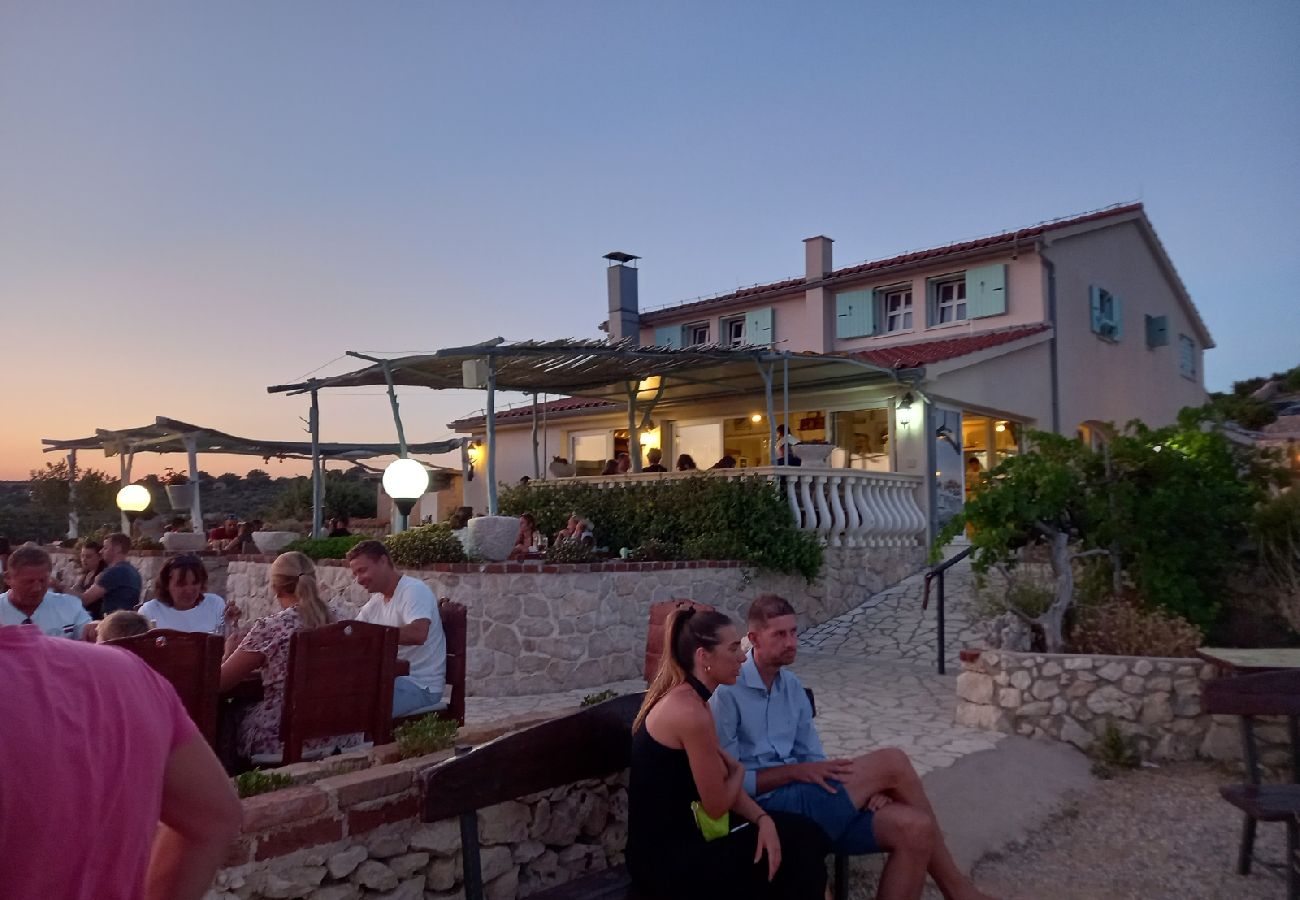 Ferienwohnung in Supetarska Draga - Ferienwohnung in Supetarska Draga mit Meerblick, Terrasse, Klimaanlage, W-LAN (3750-1)