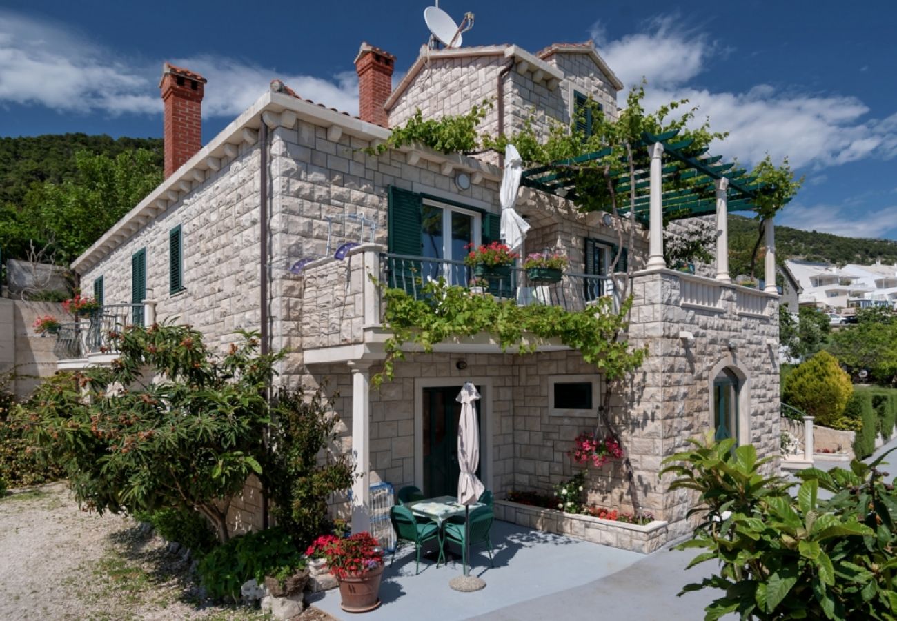 Ferienwohnung in Bol - Ferienwohnung in Bol mit Terrasse, Klimaanlage, W-LAN, Spülmaschine (3758-1)