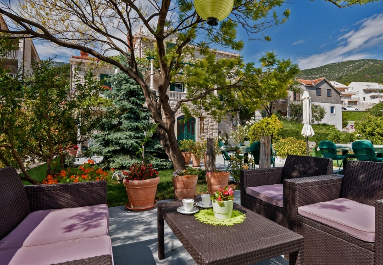 Ferienwohnung in Bol - Ferienwohnung in Bol mit Terrasse, Klimaanlage, W-LAN, Spülmaschine (3758-1)