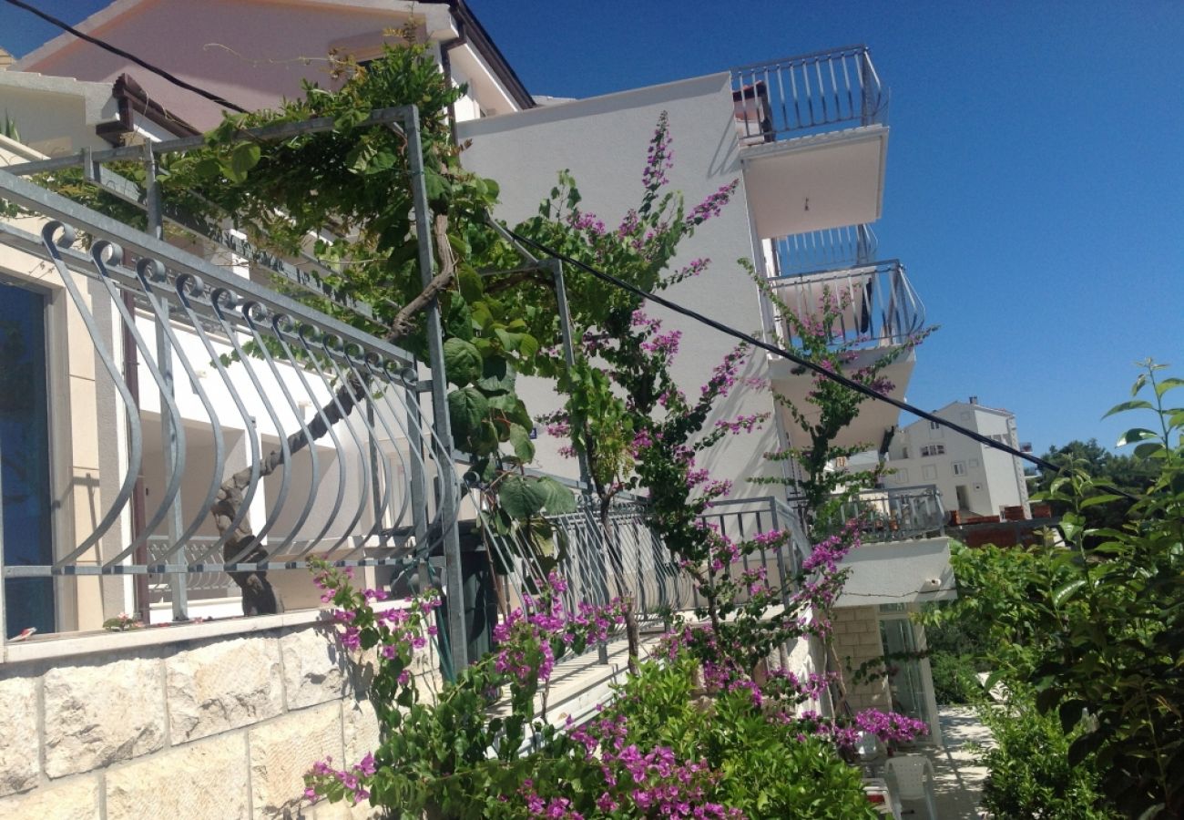 Ferienwohnung in Stanici - Ferienwohnung in Stanići mit Meerblick, Terrasse, Klimaanlage, W-LAN (3782-2)