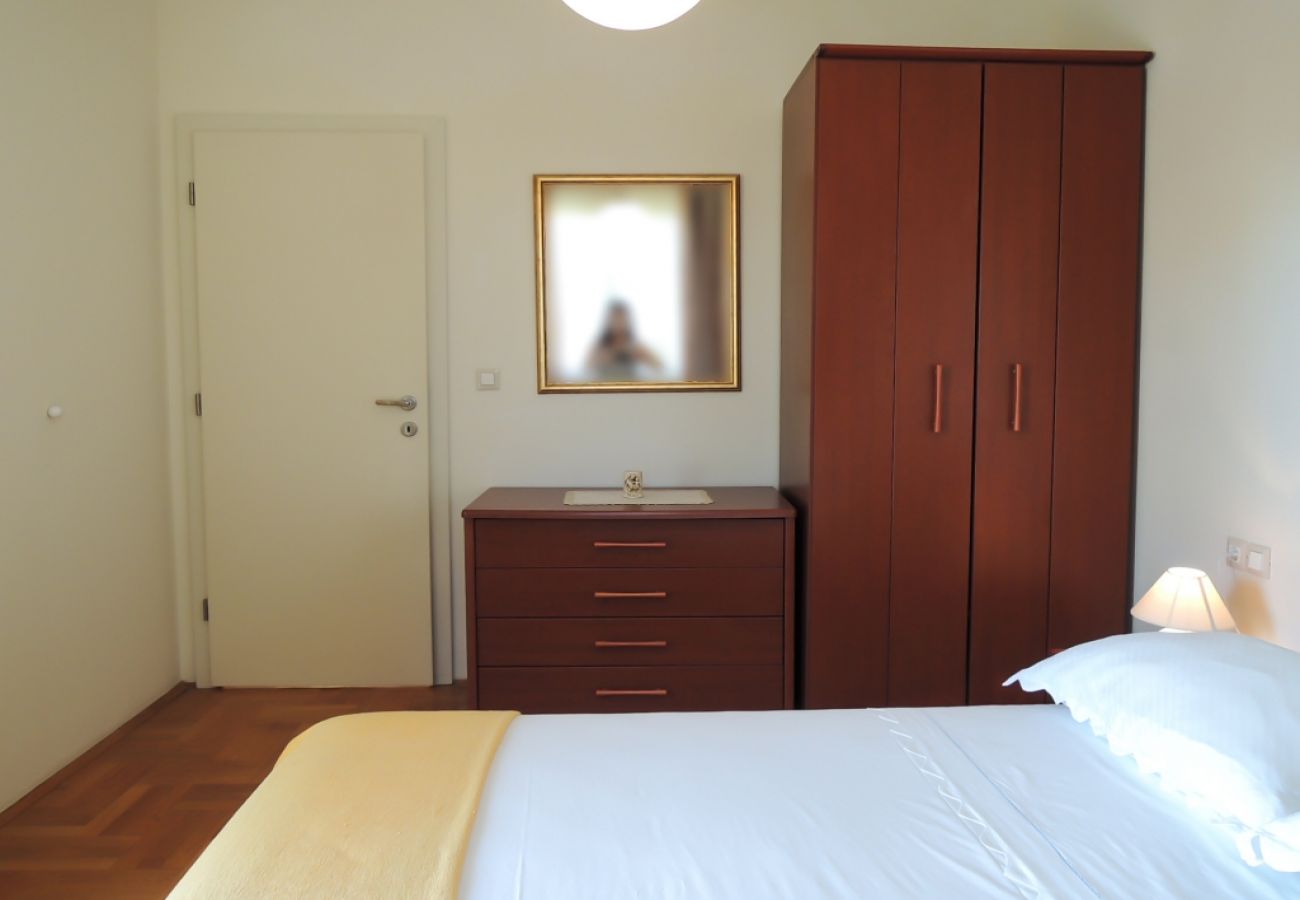 Ferienwohnung in Baška Voda - Ferienwohnung in Baška Voda mit Meerblick, Balkon, Klimaanlage, W-LAN (3785-1)