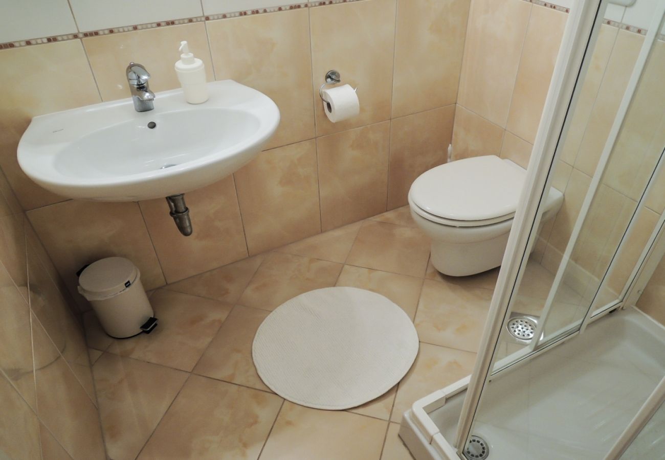 Ferienwohnung in Baška Voda - Ferienwohnung in Baška Voda mit Meerblick, Balkon, Klimaanlage, W-LAN (3785-1)