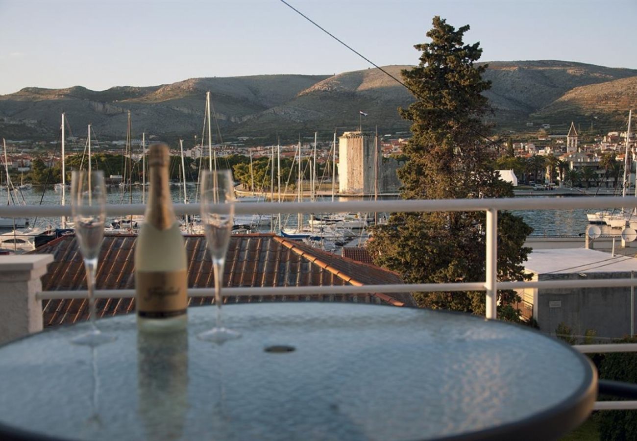 Ferienwohnung in Trogir - Ferienwohnung in Trogir mit Meerblick, Terrasse, Klimaanlage, W-LAN (3788-2)