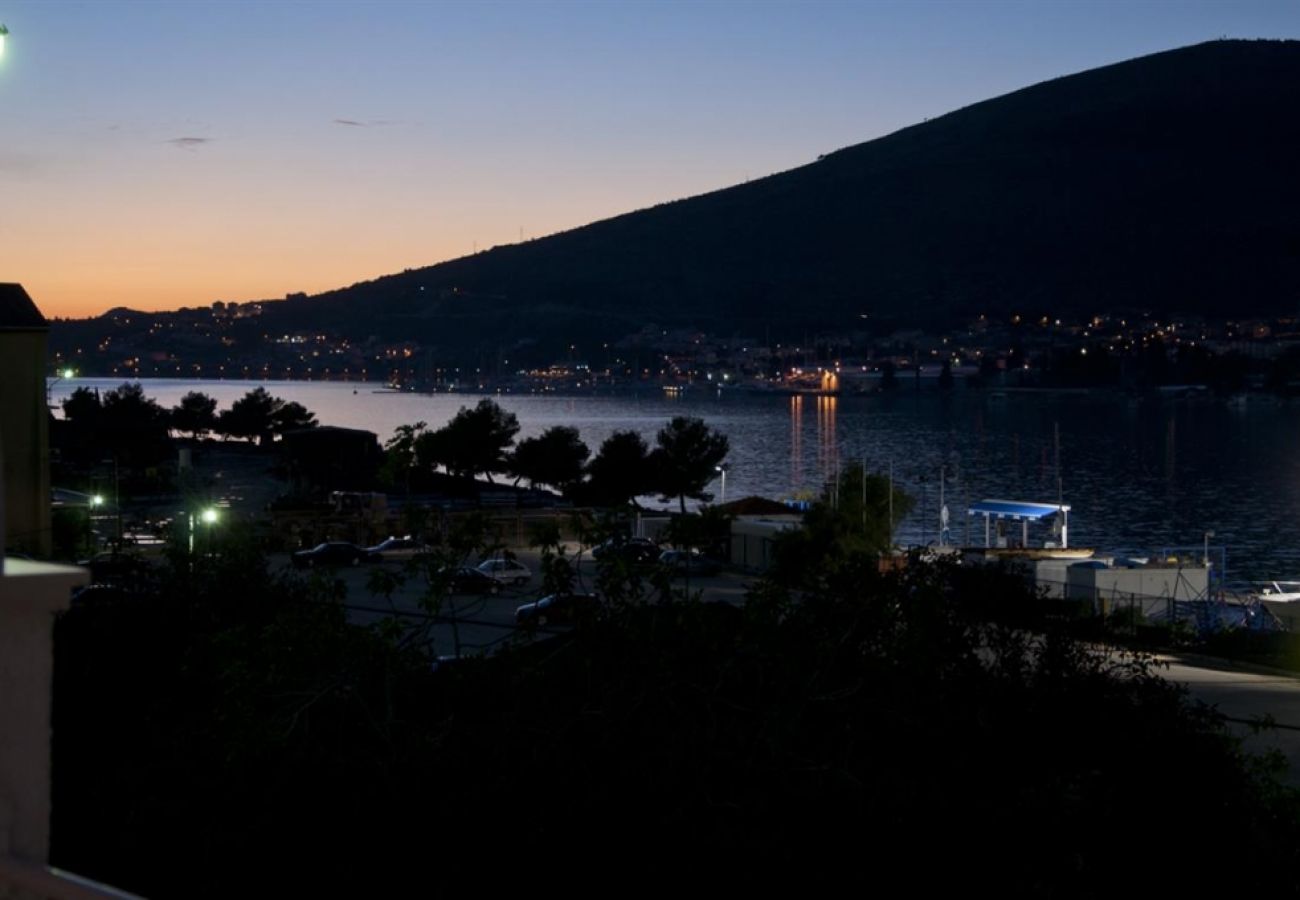 Ferienwohnung in Trogir - Ferienwohnung in Trogir mit Meerblick, Terrasse, Klimaanlage, W-LAN (3788-2)