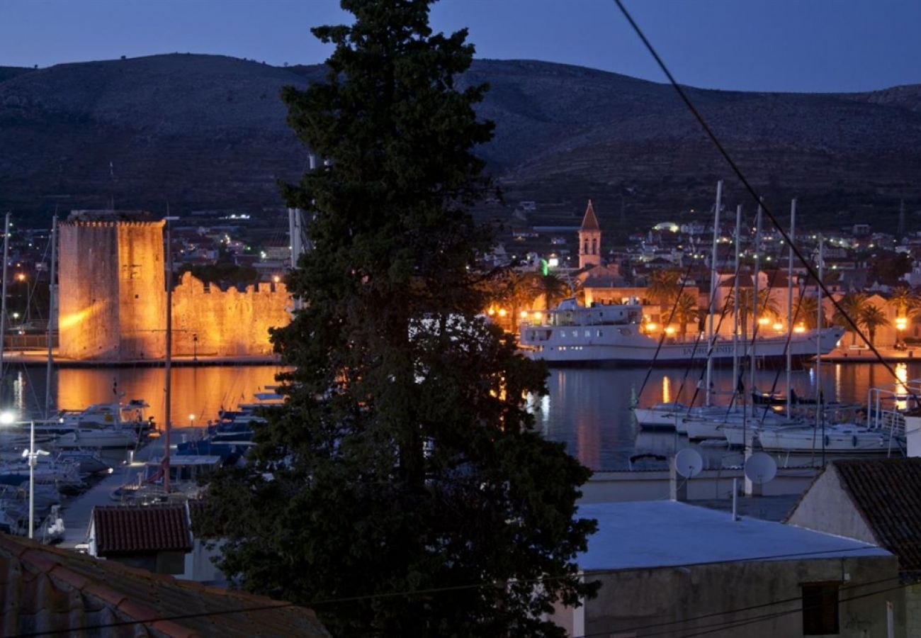 Ferienwohnung in Trogir - Ferienwohnung in Trogir mit Meerblick, Terrasse, Klimaanlage, W-LAN (3788-2)