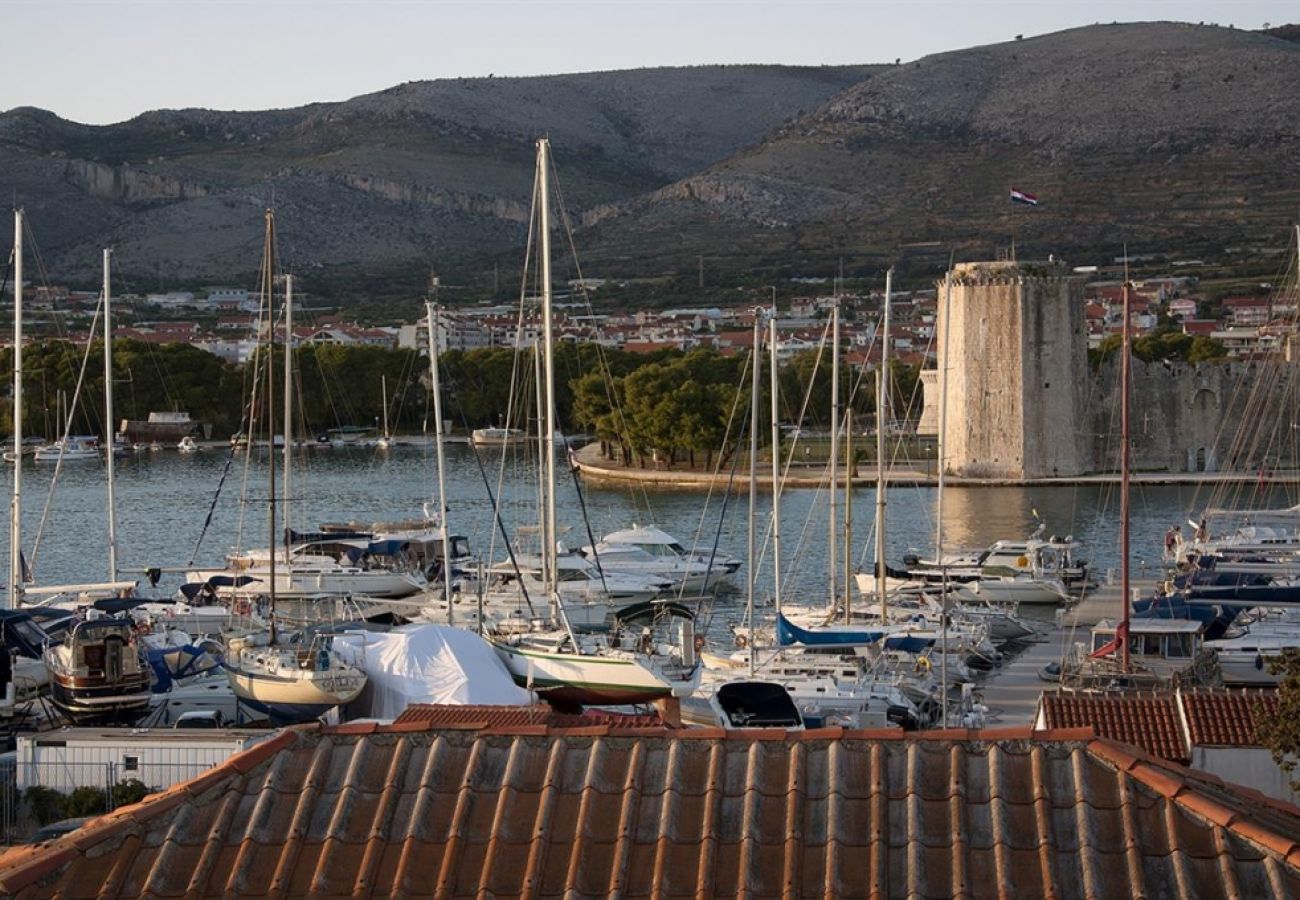 Ferienwohnung in Trogir - Ferienwohnung in Trogir mit Meerblick, Terrasse, Klimaanlage, W-LAN (3788-2)