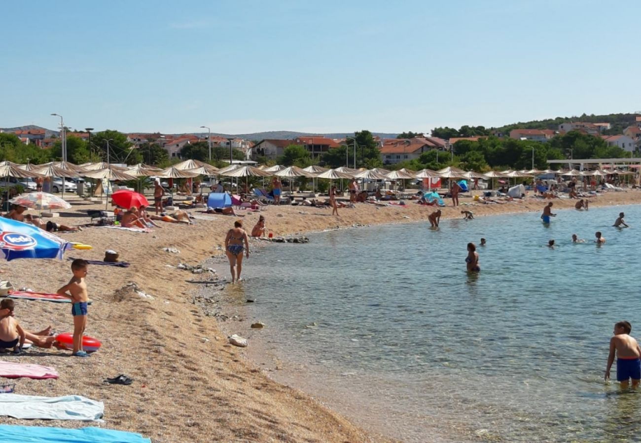 Ferienwohnung in Sibenik - Ferienwohnung in Brodarica mit Meerblick, Terrasse, Klimaanlage, W-LAN (3814-1)