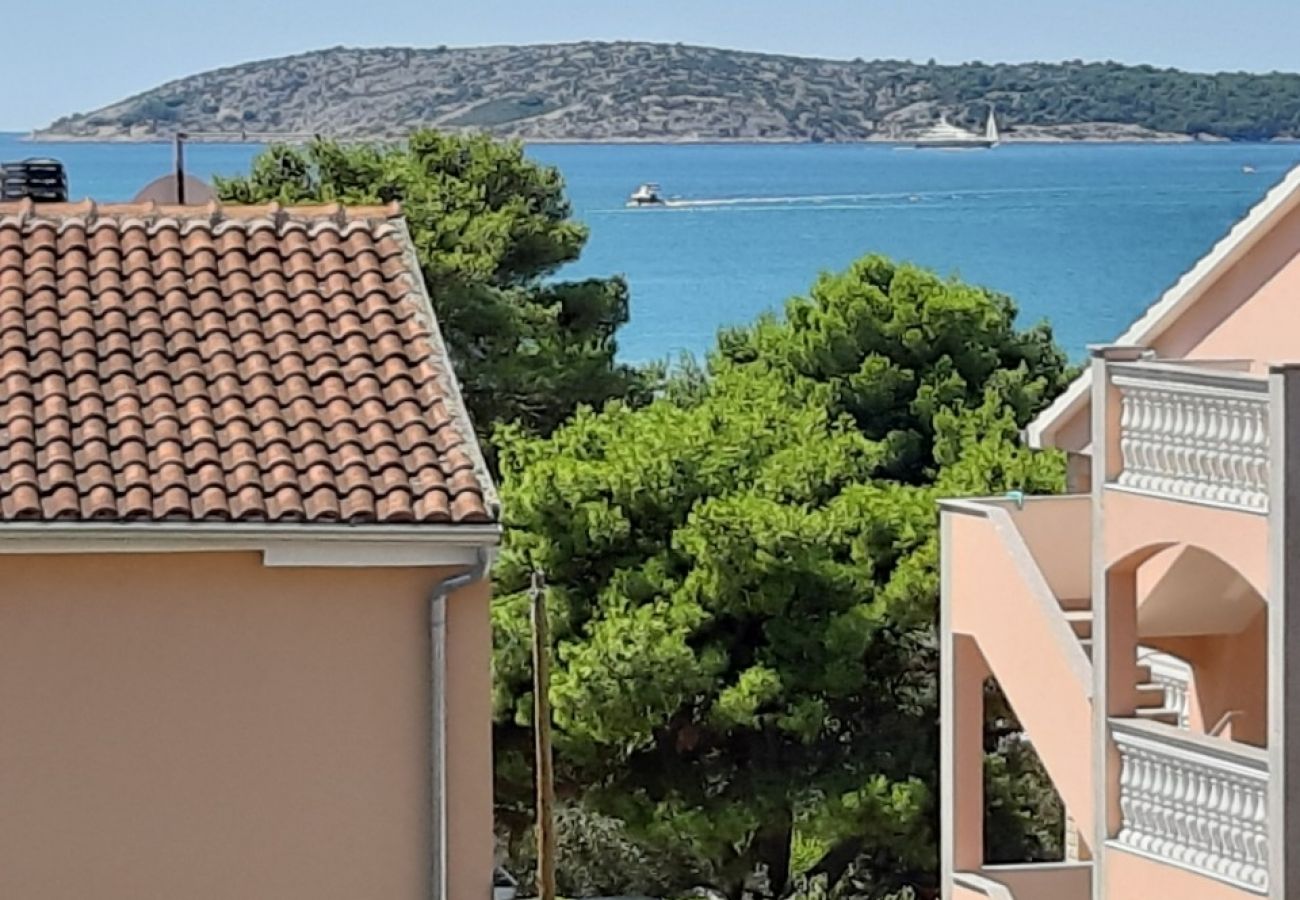 Ferienwohnung in Sibenik - Ferienwohnung in Brodarica mit Meerblick, Terrasse, Klimaanlage, W-LAN (3814-1)