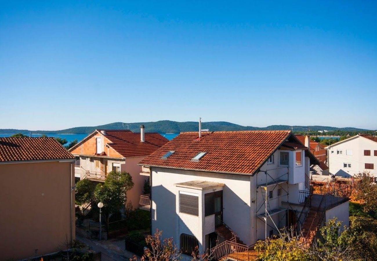 Ferienwohnung in Sibenik - Ferienwohnung in Brodarica mit Meerblick, Terrasse, Klimaanlage, W-LAN (3814-1)