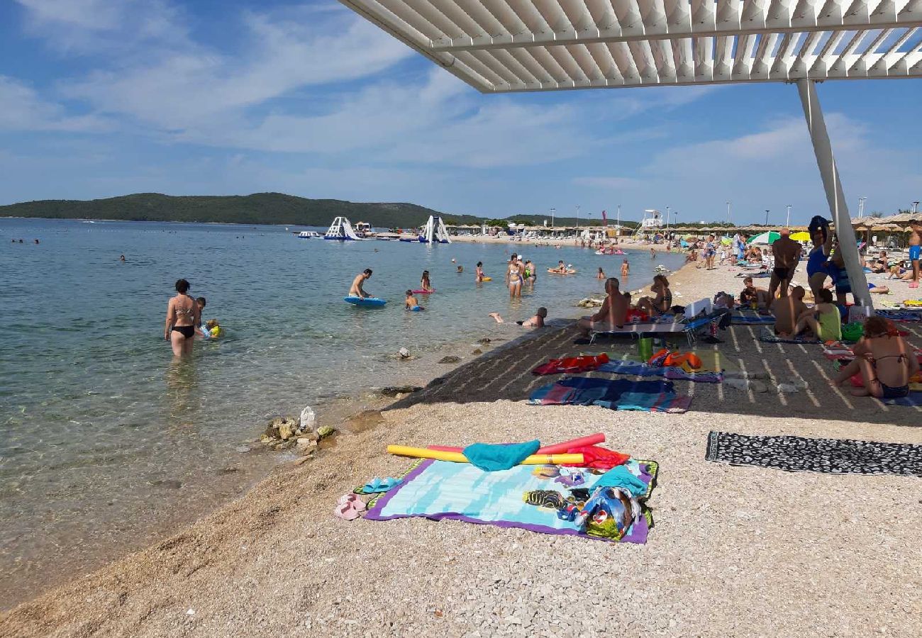 Ferienwohnung in Sibenik - Ferienwohnung in Brodarica mit Meerblick, Terrasse, Klimaanlage, W-LAN (3814-1)