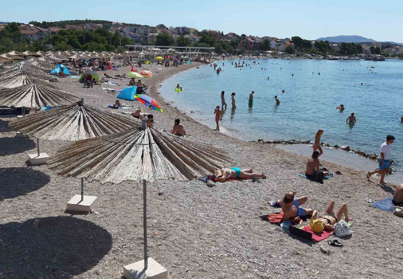 Ferienwohnung in Sibenik - Ferienwohnung in Brodarica mit Meerblick, Terrasse, Klimaanlage, W-LAN (3814-1)