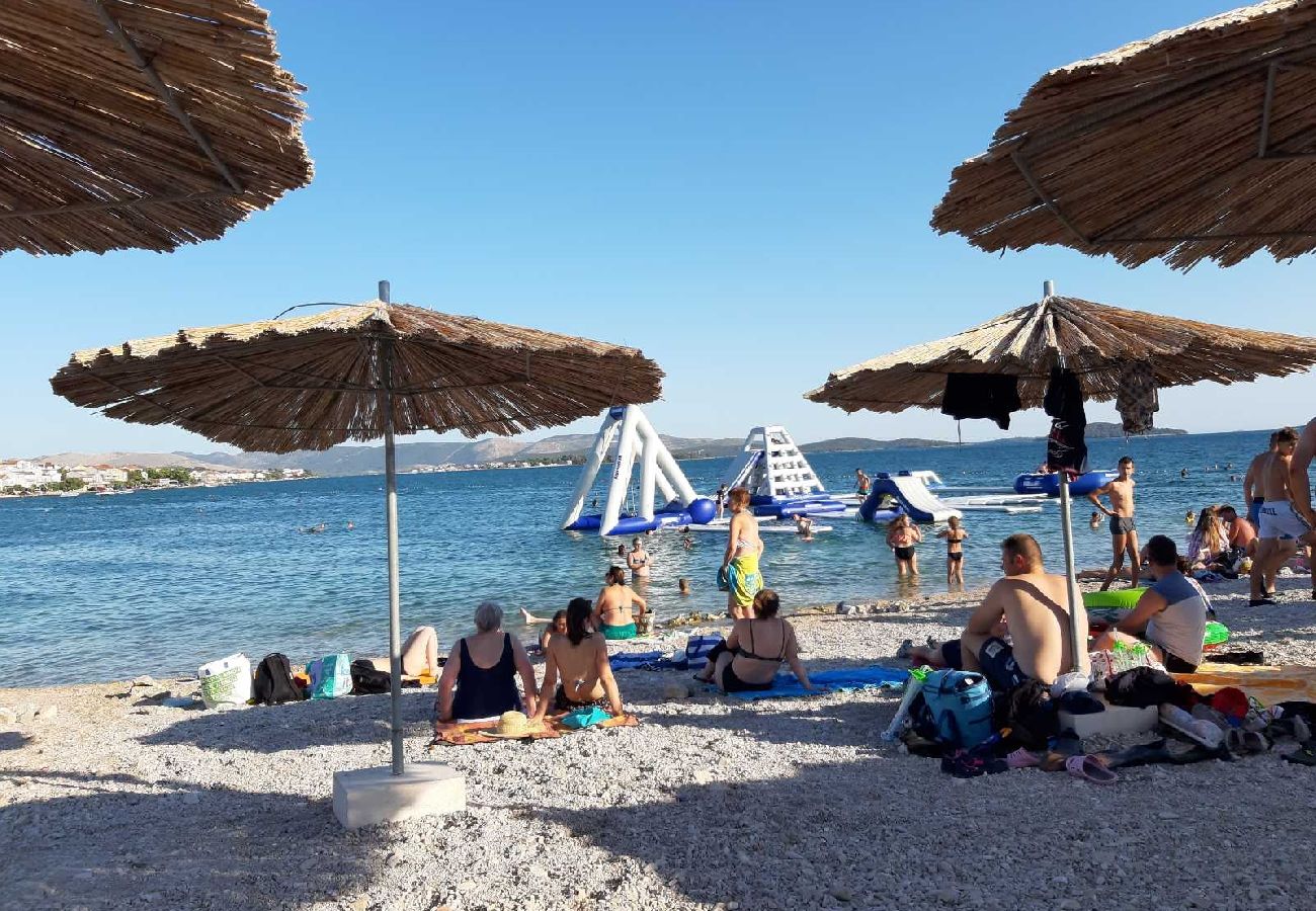 Ferienwohnung in Sibenik - Ferienwohnung in Brodarica mit Meerblick, Terrasse, Klimaanlage, W-LAN (3814-1)