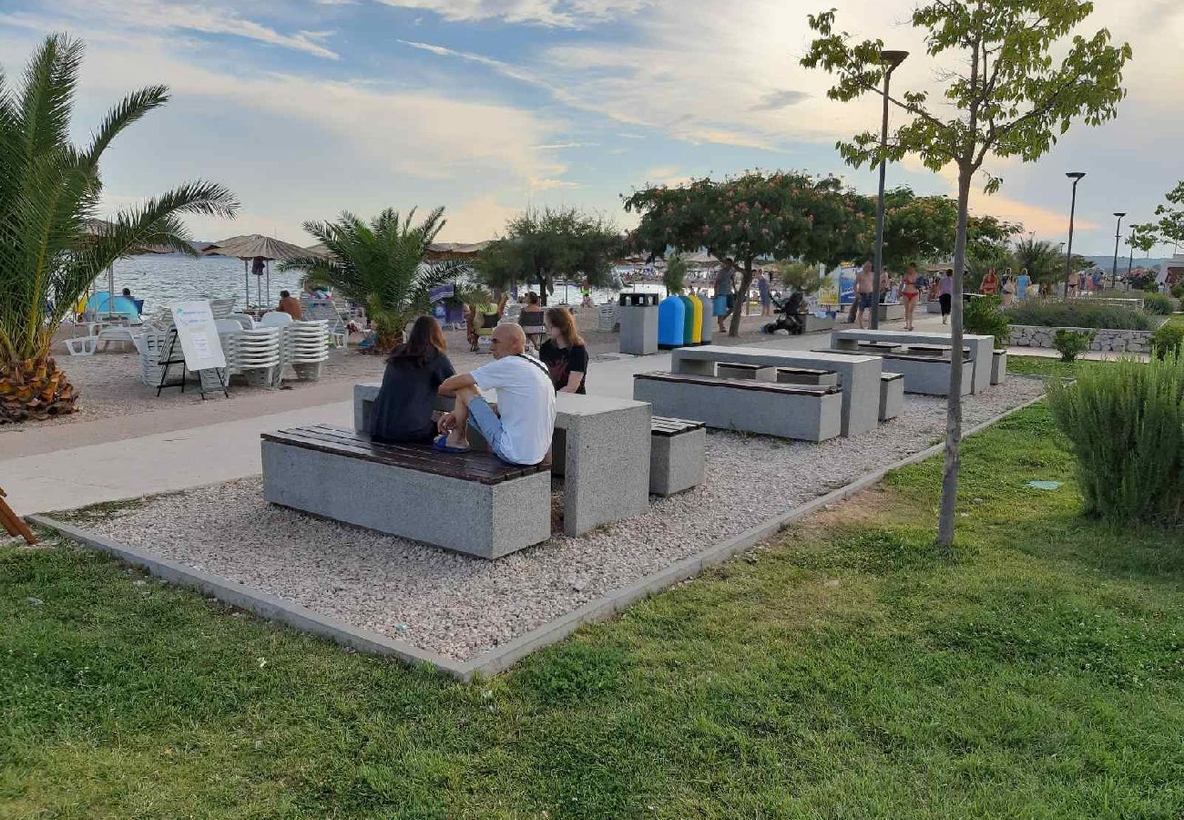 Ferienwohnung in Sibenik - Ferienwohnung in Brodarica mit Meerblick, Terrasse, Klimaanlage, W-LAN (3814-1)