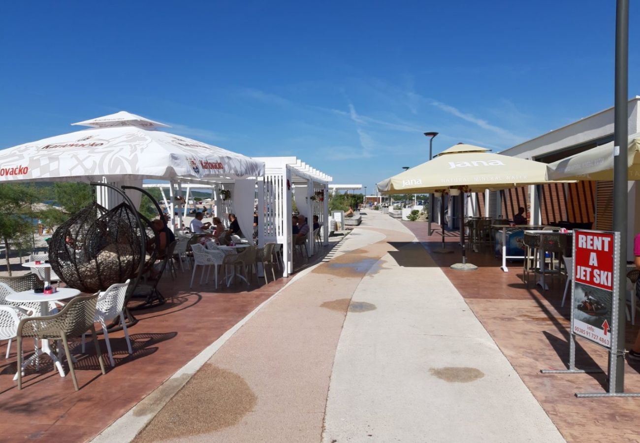 Ferienwohnung in Sibenik - Ferienwohnung in Brodarica mit Meerblick, Terrasse, Klimaanlage, W-LAN (3814-1)