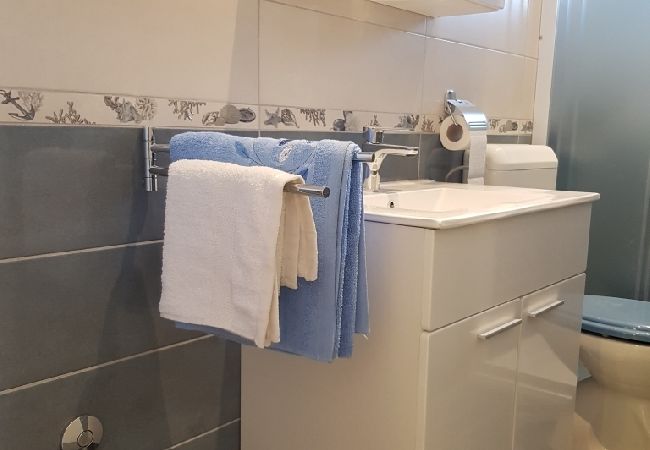 Ferienwohnung in Bol - Ferienwohnung in Bol mit Meerblick, Balkon, Klimaanlage, W-LAN (3831-1) Ferienwohnung in Bol - Ferienwohnung in Bol mit Meerblick, Balkon, Klimaanlage, W-LAN (3831-1)