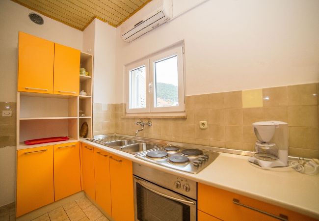 Ferienwohnung in Bol - Ferienwohnung in Bol mit Meerblick, Balkon, Klimaanlage, W-LAN (3835-1) Ferienwohnung in Bol - Ferienwohnung in Bol mit Meerblick, Balkon, Klimaanlage, W-LAN (3835-1)