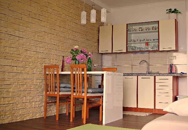 Ferienwohnung in Poljana - Ferienwohnung in Poljana mit Meerblick, Terrasse, Klimaanlage, W-LAN (3617-5) Ferienwohnung in Poljana - Ferienwohnung in Poljana mit Meerblick, Terrasse, Klimaanlage, W-LAN (3617-5)