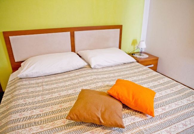 Ferienwohnung in Poljana - Ferienwohnung in Poljana mit Meerblick, Terrasse, Klimaanlage, W-LAN (3617-5) Ferienwohnung in Poljana - Ferienwohnung in Poljana mit Meerblick, Terrasse, Klimaanlage, W-LAN (3617-5)