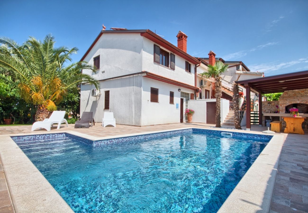 Ferienwohnung in Štinjan - Ferienwohnung in Štinjan mit Meerblick, Terrasse, Klimaanlage, W-LAN (3326-2)