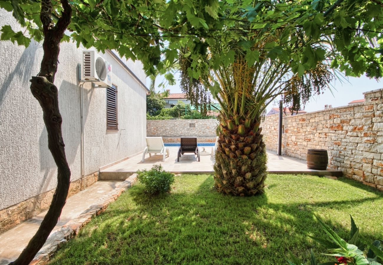 Ferienwohnung in Štinjan - Ferienwohnung in Štinjan mit Meerblick, Terrasse, Klimaanlage, W-LAN (3326-2)