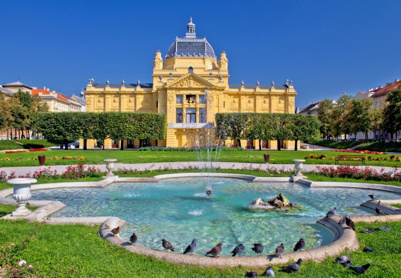 Ferienwohnung in Zagreb - Ferienwohnung in Zagreb mit Terrasse, Klimaanlage, W-LAN, Waschmaschine (3798-1)