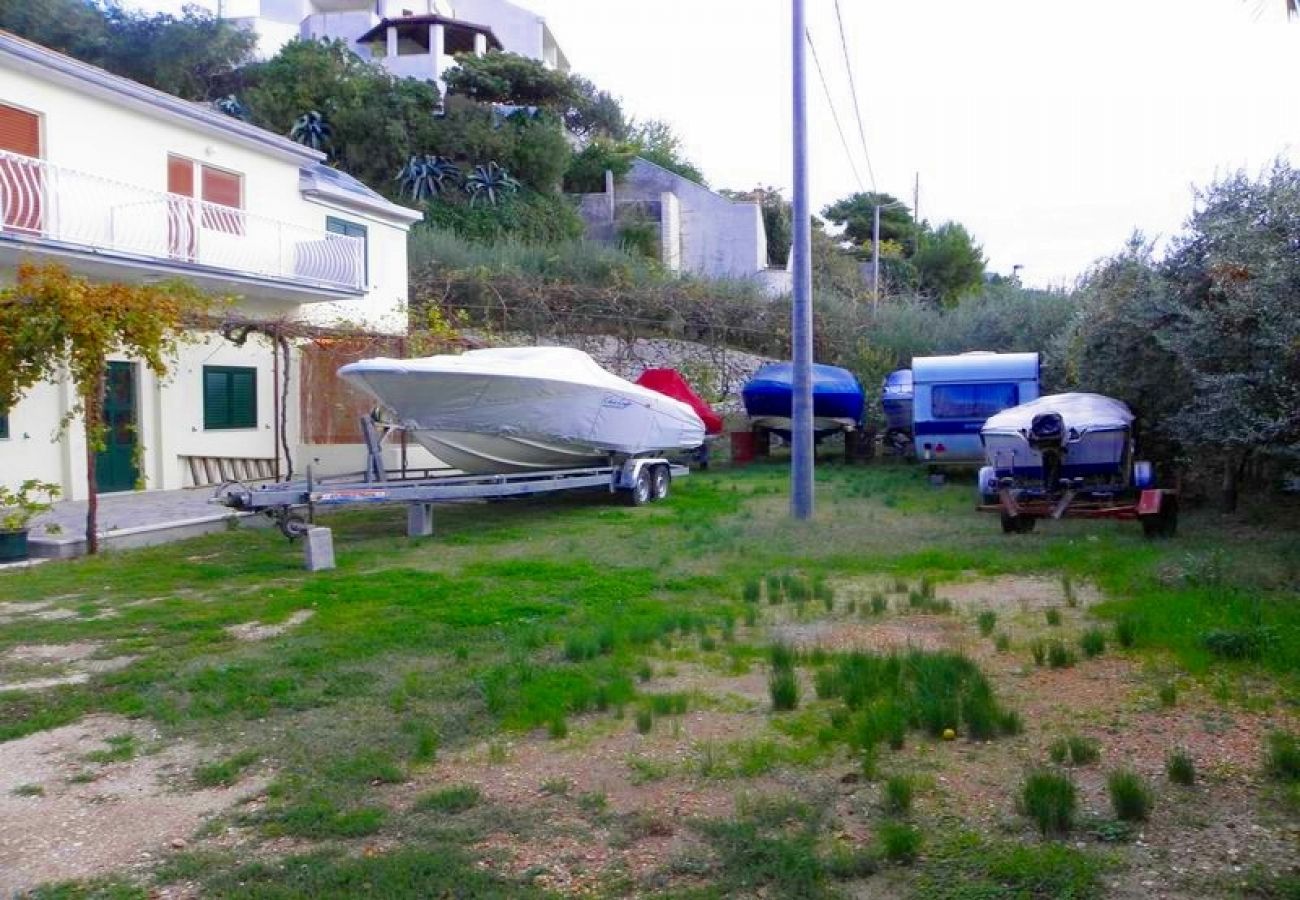 Ferienwohnung in Duce - Ferienwohnung in Duće mit Meerblick, Terrasse, Klimaanlage, W-LAN (4166-2)