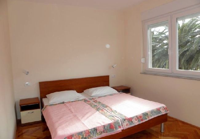 Ferienwohnung in Duce - Ferienwohnung in Duće mit Meerblick, Balkon, Klimaanlage, W-LAN (4166-3) Ferienwohnung in Duce - Ferienwohnung in Duće mit Meerblick, Balkon, Klimaanlage, W-LAN (4166-3)