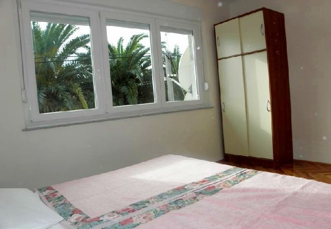 Ferienwohnung in Duce - Ferienwohnung in Duće mit Meerblick, Balkon, Klimaanlage, W-LAN (4166-3) Ferienwohnung in Duce - Ferienwohnung in Duće mit Meerblick, Balkon, Klimaanlage, W-LAN (4166-3)
