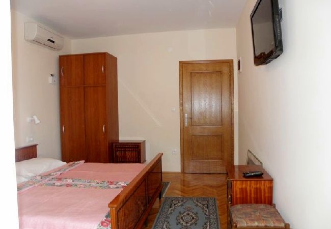 Ferienwohnung in Duce - Ferienwohnung in Duće mit Meerblick, Balkon, Klimaanlage, W-LAN (4166-5) Ferienwohnung in Duce - Ferienwohnung in Duće mit Meerblick, Balkon, Klimaanlage, W-LAN (4166-5)