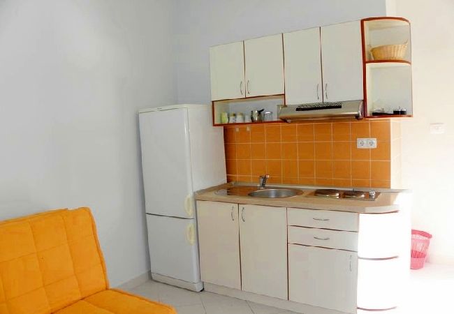 Ferienwohnung in Duce - Ferienwohnung in Duće mit Terrasse, Klimaanlage, W-LAN, Waschmaschine (4166-6) Ferienwohnung in Duce - Ferienwohnung in Duće mit Terrasse, Klimaanlage, W-LAN, Waschmaschine (4166-6)