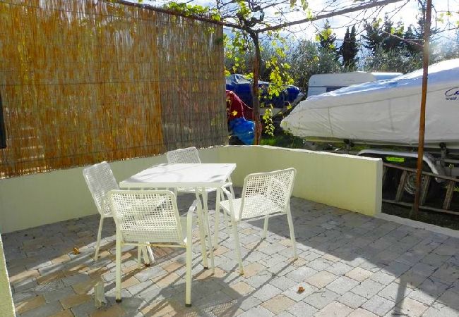 Ferienwohnung in Duce - Ferienwohnung in Duće mit Terrasse, Klimaanlage, W-LAN, Waschmaschine (4166-6) Ferienwohnung in Duce - Ferienwohnung in Duće mit Terrasse, Klimaanlage, W-LAN, Waschmaschine (4166-6)