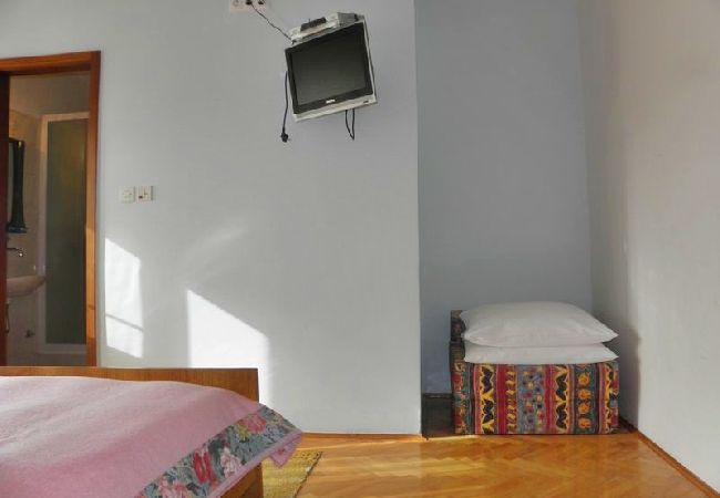 Ferienwohnung in Duce - Ferienwohnung in Duće mit Meerblick, Loggia, Klimaanlage, W-LAN (4166-7) Ferienwohnung in Duce - Ferienwohnung in Duće mit Meerblick, Loggia, Klimaanlage, W-LAN (4166-7)