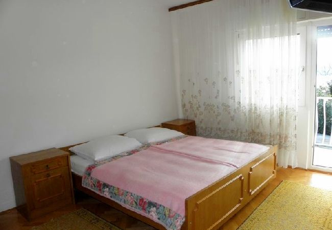 Ferienwohnung in Duce - Ferienwohnung in Duće mit Meerblick, Loggia, Klimaanlage, W-LAN (4166-7) Ferienwohnung in Duce - Ferienwohnung in Duće mit Meerblick, Loggia, Klimaanlage, W-LAN (4166-7)