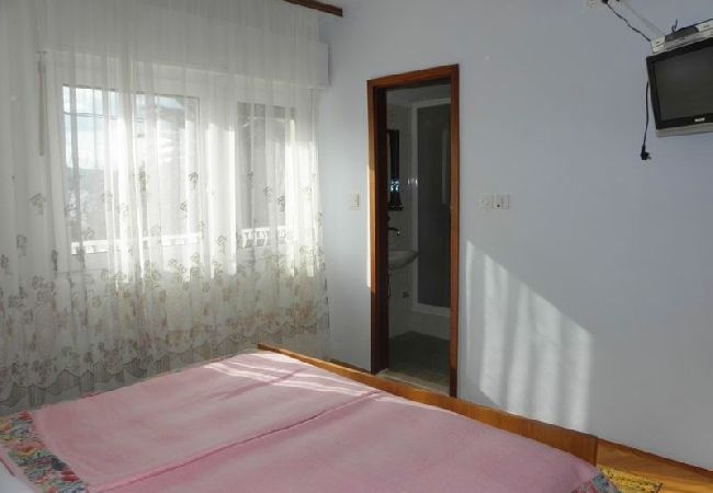 Ferienwohnung in Duce - Ferienwohnung in Duće mit Meerblick, Loggia, Klimaanlage, W-LAN (4166-7) Ferienwohnung in Duce - Ferienwohnung in Duće mit Meerblick, Loggia, Klimaanlage, W-LAN (4166-7)