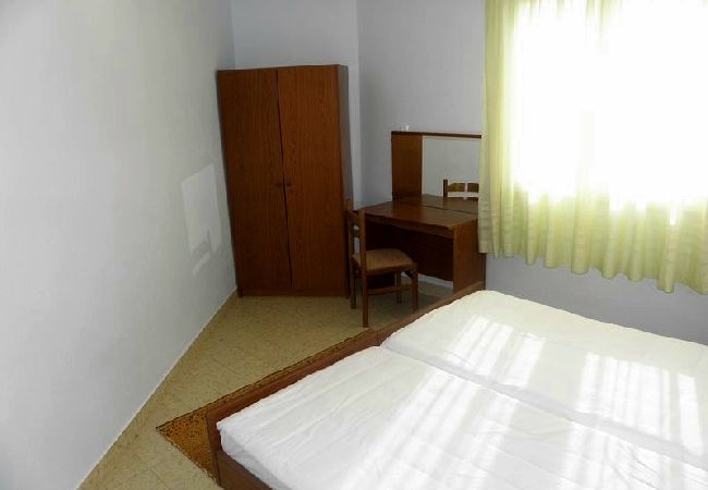 Ferienwohnung in Duce - Ferienwohnung in Duće mit Meerblick, Loggia, Klimaanlage, W-LAN (4166-7) Ferienwohnung in Duce - Ferienwohnung in Duće mit Meerblick, Loggia, Klimaanlage, W-LAN (4166-7)