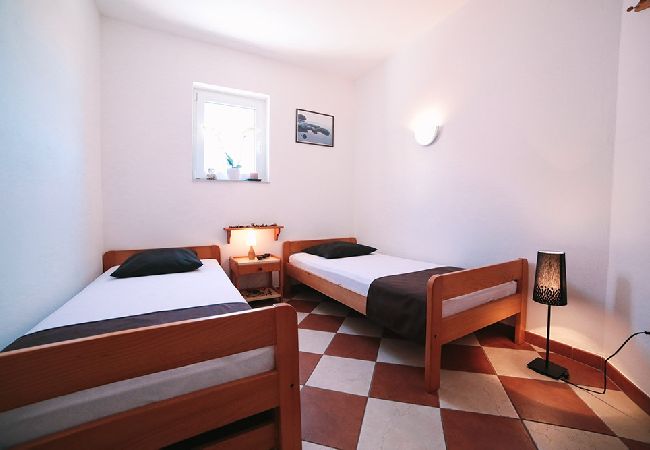 Ferienwohnung in Duce - Ferienwohnung in Duće mit Meerblick, Balkon, Klimaanlage, W-LAN (4167-1) Ferienwohnung in Duce - Ferienwohnung in Duće mit Meerblick, Balkon, Klimaanlage, W-LAN (4167-1)