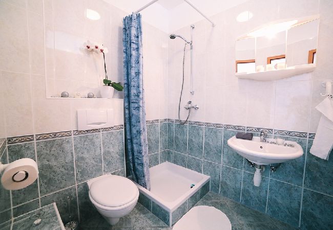 Ferienwohnung in Duce - Ferienwohnung in Duće mit Meerblick, Balkon, Klimaanlage, W-LAN (4167-1) Ferienwohnung in Duce - Ferienwohnung in Duće mit Meerblick, Balkon, Klimaanlage, W-LAN (4167-1)