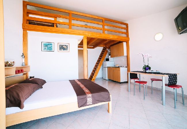 Studio in Duce - Studioapartment in Duće mit Meerblick, Terrasse, Klimaanlage, W-LAN (4167-6) Studio in Duce - Studioapartment in Duće mit Meerblick, Terrasse, Klimaanlage, W-LAN (4167-6)