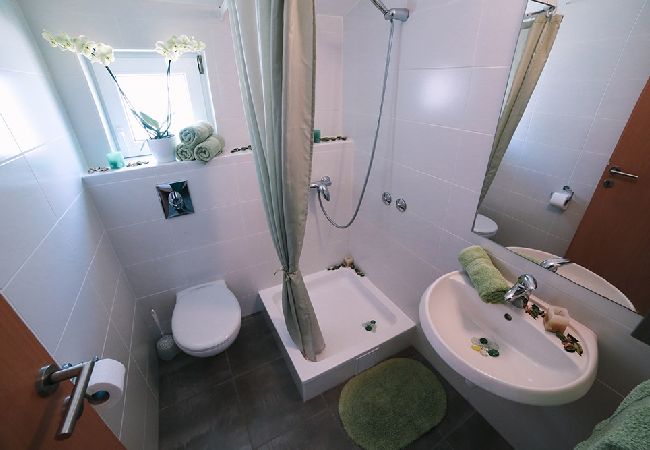 Ferienwohnung in Duce - Ferienwohnung in Duće mit Meerblick, Balkon, Klimaanlage, W-LAN (4167-8) Ferienwohnung in Duce - Ferienwohnung in Duće mit Meerblick, Balkon, Klimaanlage, W-LAN (4167-8)