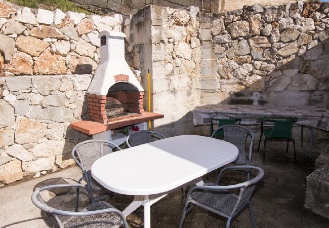 Ferienwohnung in Duce - Ferienwohnung in Duće mit Meerblick, Balkon, Klimaanlage, W-LAN (4172-1) Ferienwohnung in Duce - Ferienwohnung in Duće mit Meerblick, Balkon, Klimaanlage, W-LAN (4172-1)