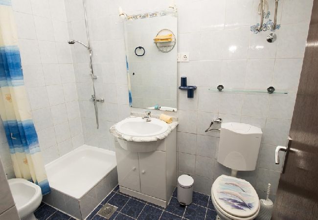 Ferienwohnung in Duce - Ferienwohnung in Duće mit Meerblick, Balkon, Klimaanlage, W-LAN (4172-1) Ferienwohnung in Duce - Ferienwohnung in Duće mit Meerblick, Balkon, Klimaanlage, W-LAN (4172-1)