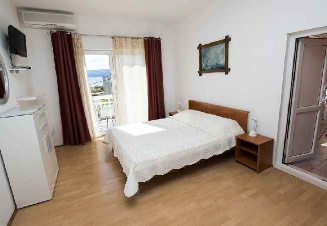 Ferienwohnung in Duce - Ferienwohnung in Duće mit Meerblick, Balkon, Klimaanlage, W-LAN (4172-1) Ferienwohnung in Duce - Ferienwohnung in Duće mit Meerblick, Balkon, Klimaanlage, W-LAN (4172-1)