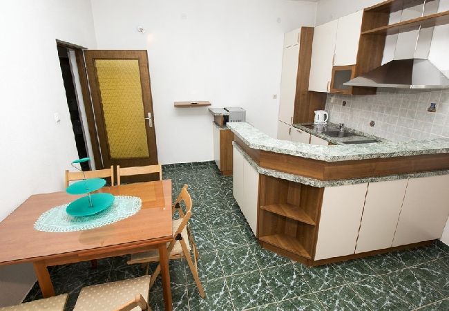 Ferienwohnung in Duce - Ferienwohnung in Duće mit Meerblick, Balkon, Klimaanlage, W-LAN (4172-1) Ferienwohnung in Duce - Ferienwohnung in Duće mit Meerblick, Balkon, Klimaanlage, W-LAN (4172-1)