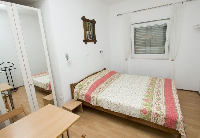 Ferienwohnung in Duce - Ferienwohnung in Duće mit Meerblick, Balkon, Klimaanlage, W-LAN (4172-1) Ferienwohnung in Duce - Ferienwohnung in Duće mit Meerblick, Balkon, Klimaanlage, W-LAN (4172-1)