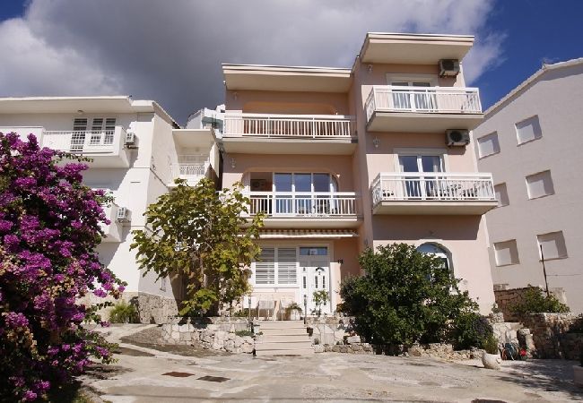 Ferienwohnung in Duce - Ferienwohnung in Duće mit Meerblick, Balkon, Klimaanlage, W-LAN (4172-1) Ferienwohnung in Duce - Ferienwohnung in Duće mit Meerblick, Balkon, Klimaanlage, W-LAN (4172-1)