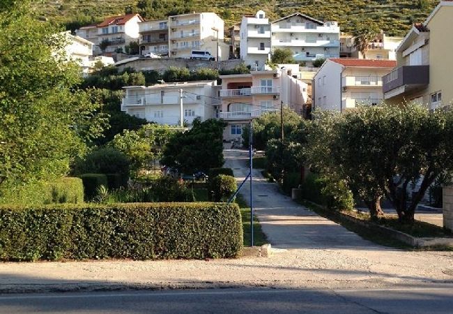 Ferienwohnung in Duce - Ferienwohnung in Duće mit Meerblick, Balkon, Klimaanlage, W-LAN (4172-1) Ferienwohnung in Duce - Ferienwohnung in Duće mit Meerblick, Balkon, Klimaanlage, W-LAN (4172-1)