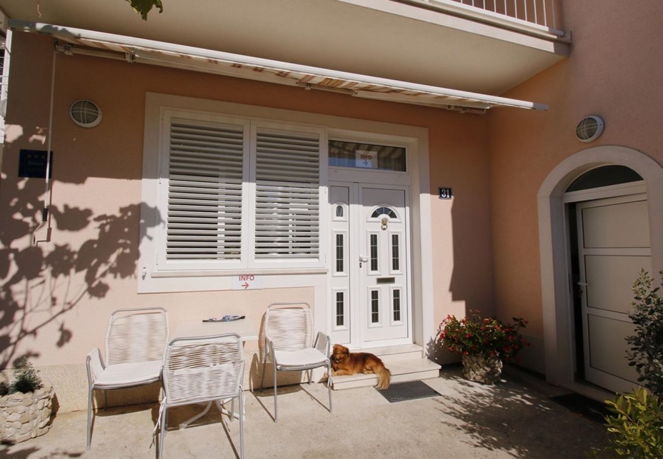 Ferienwohnung in Duce - Ferienwohnung in Duće mit Meerblick, Balkon, Klimaanlage, W-LAN (4172-1)